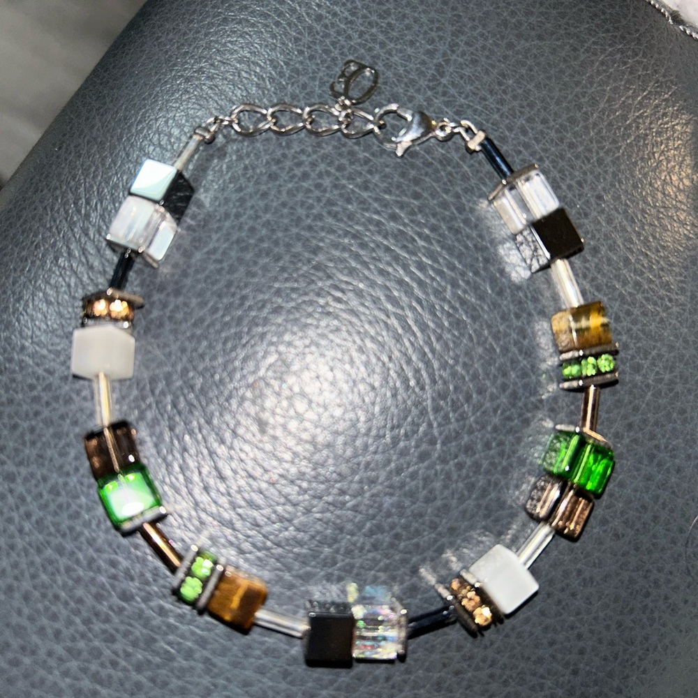 Couer de Lion Geocube Bracelet in Green, White & Brown